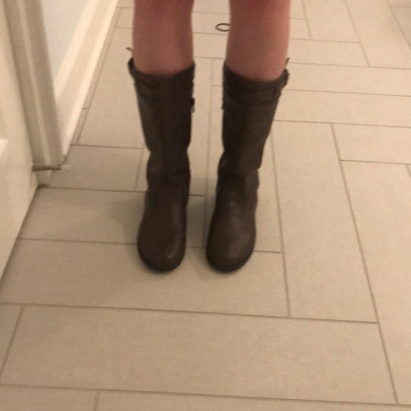 Women’s brown boots. - Picture 4 of 4